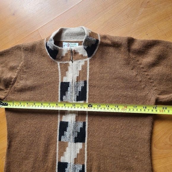 Handmade Equadorian Alpaca Cardigan Sweater - Picture 11 of 13
